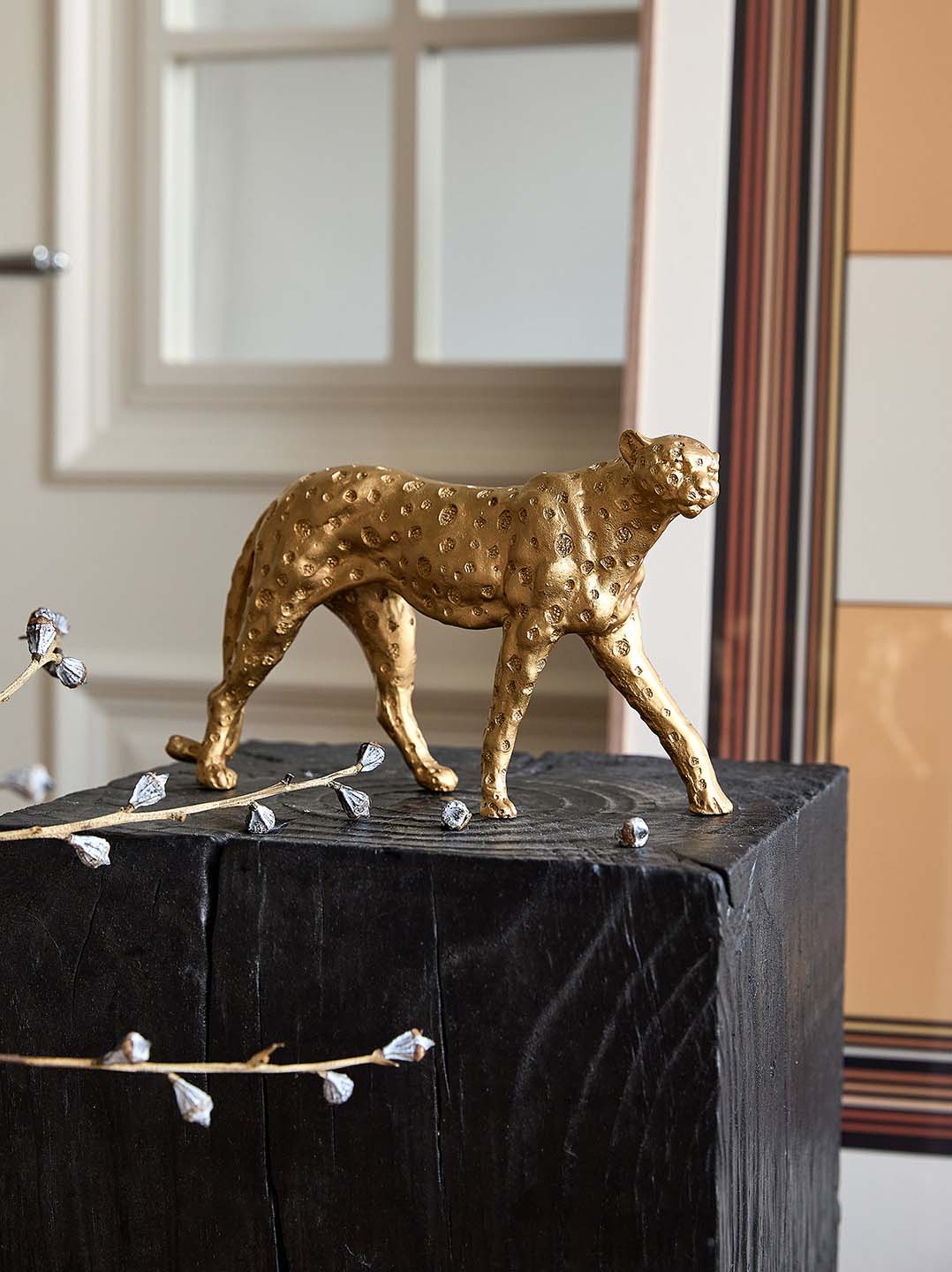 Exquisite Leopard Art Ornament