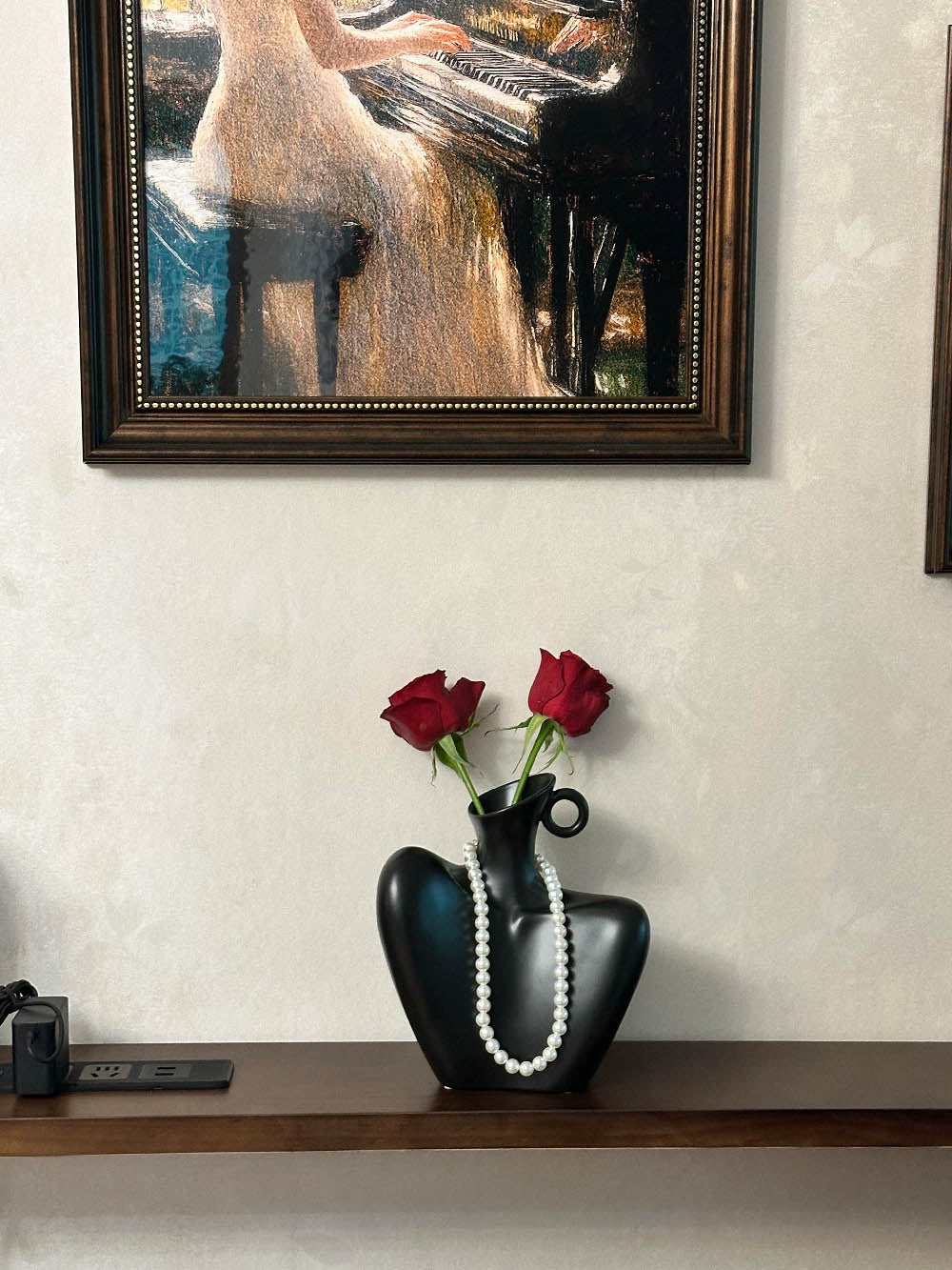 Graceful Shoulder Silhouette Vase