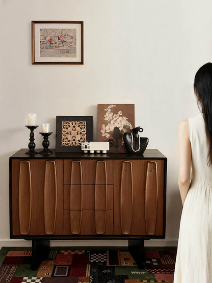 Graceful Shoulder Silhouette Vase