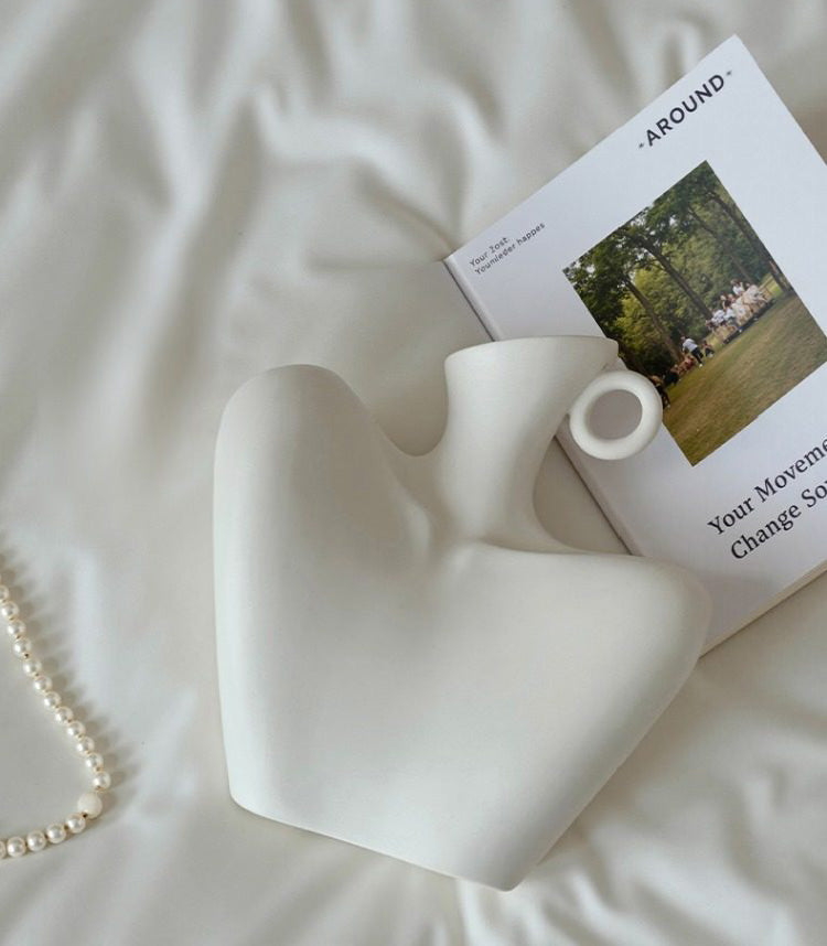 Graceful Shoulder Silhouette Vase