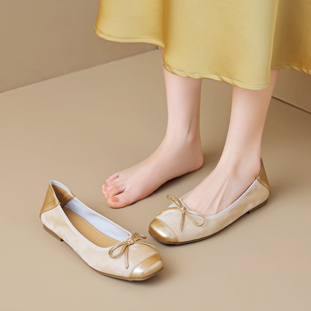 Women’s Silver Pointed-Toe Flat Bow Ballet Flats | ZAKAPOP