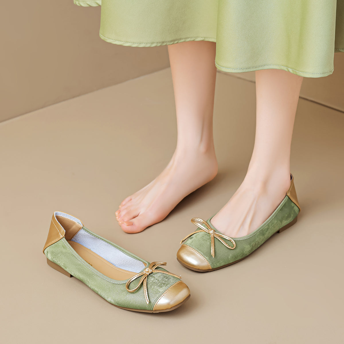 Women’s Silver Pointed-Toe Flat Bow Ballet Flats | ZAKAPOP