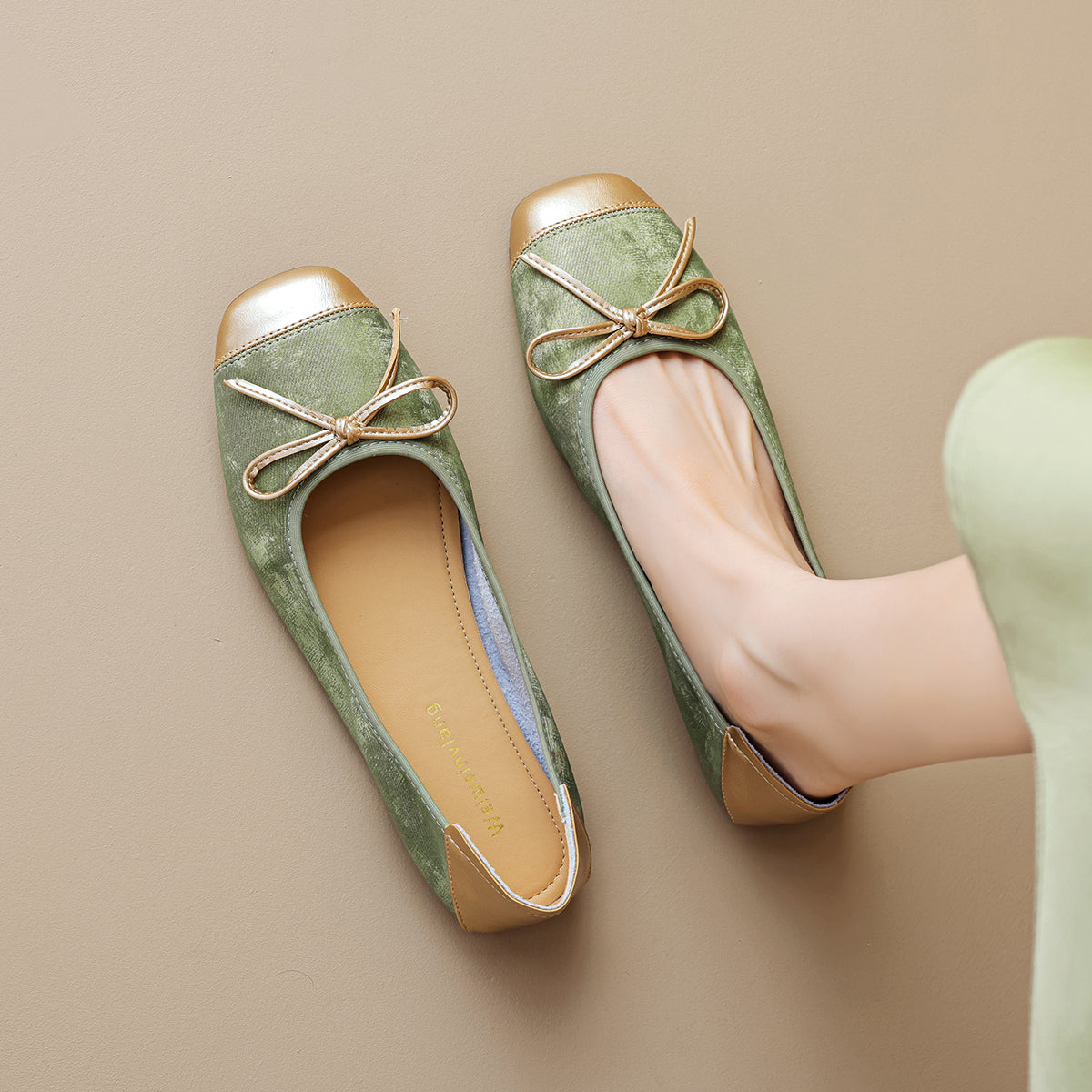 Women’s Silver Pointed-Toe Flat Bow Ballet Flats | ZAKAPOP