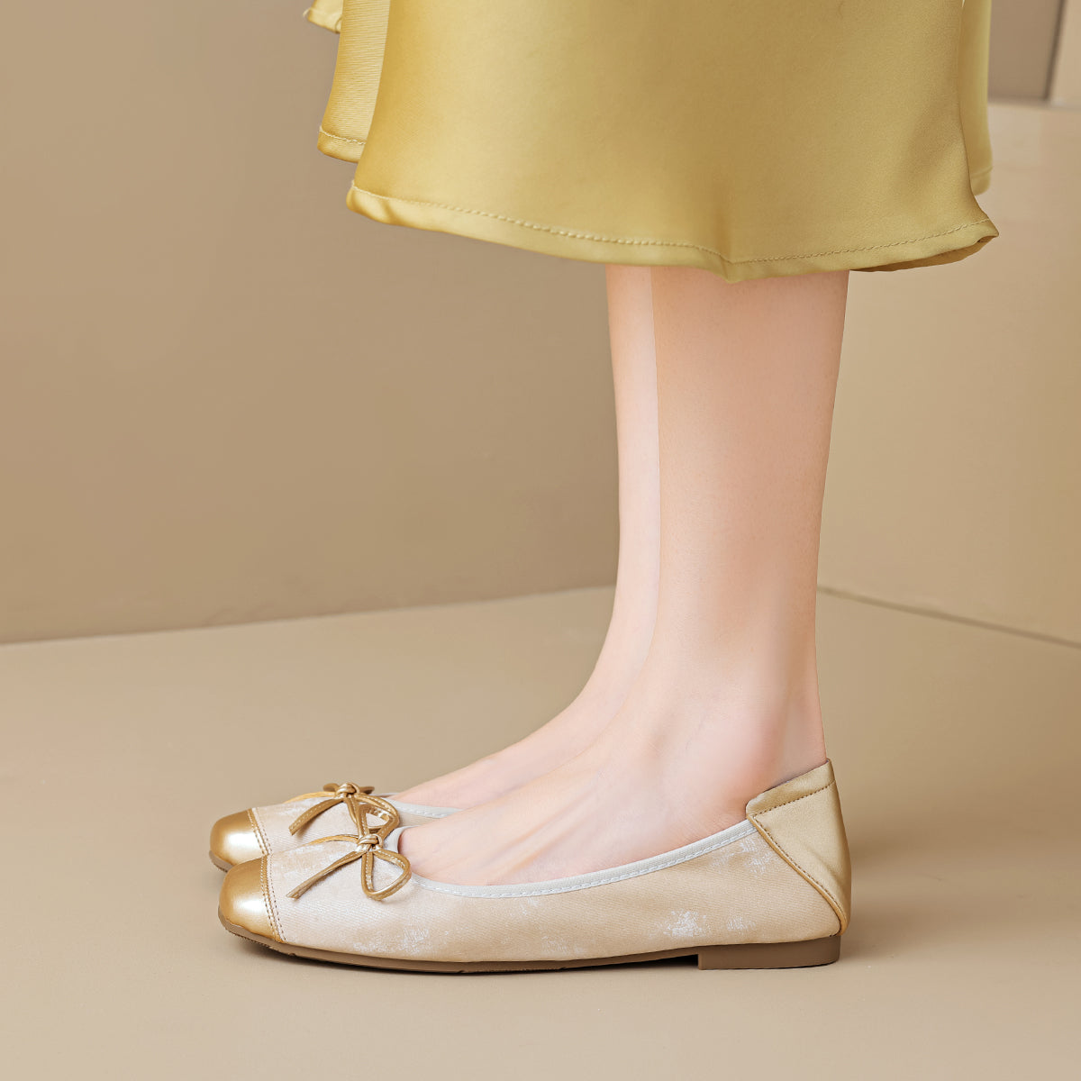 Women’s Silver Pointed-Toe Flat Bow Ballet Flats | ZAKAPOP