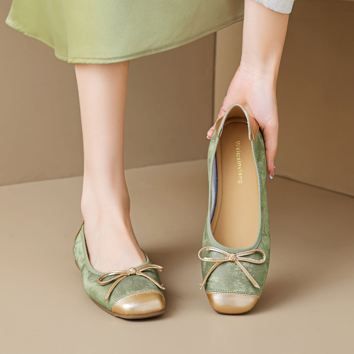Women’s Silver Pointed-Toe Flat Bow Ballet Flats | ZAKAPOP