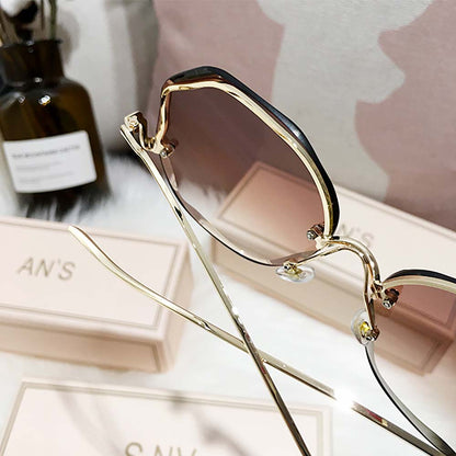 Women's Stylish Vintage Oversized Square Gradient Sunglasses | ZAKAPOP